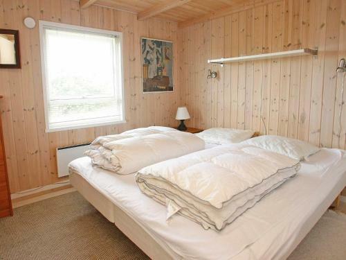 Three-bedroom Holiday Home In L�kken 6