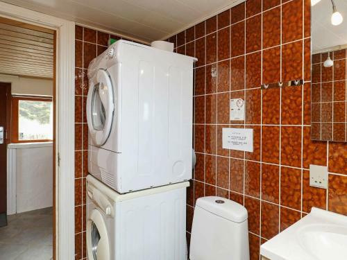 Two-bedroom Holiday Home In Thyholm 3