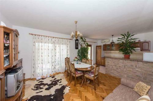 Three-bedroom Apartment In Dramalj V