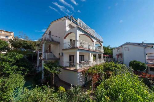 Three-bedroom Apartment In Dramalj V
