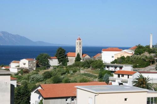 Apartment Gradac 6724b