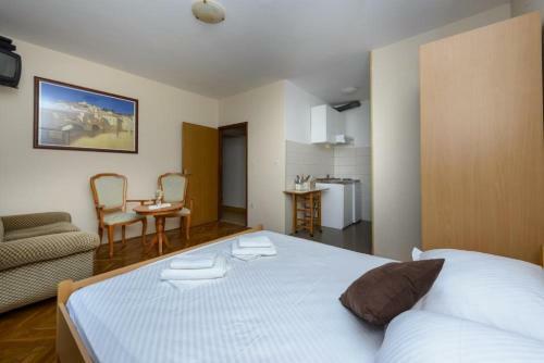 Hostal Apartments Botica
