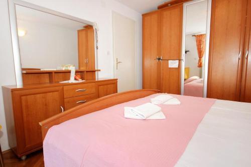 Holiday Home Sladjenovici 2163