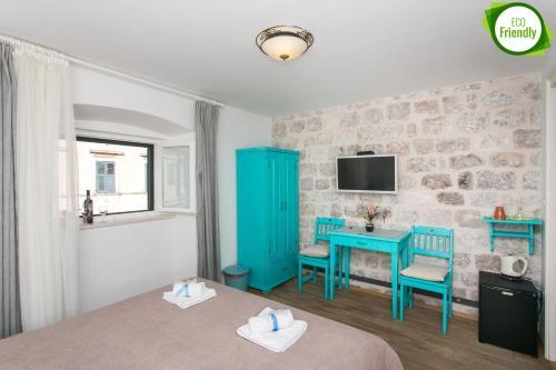 Hostal Lumin Guest House