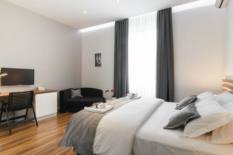 Hostal Prima Luxury Rooms