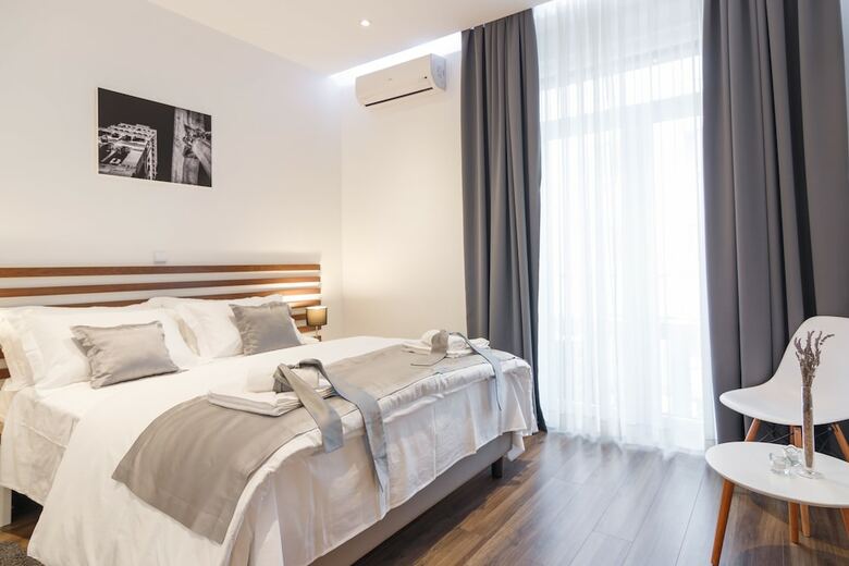 Hostal Prima Luxury Rooms