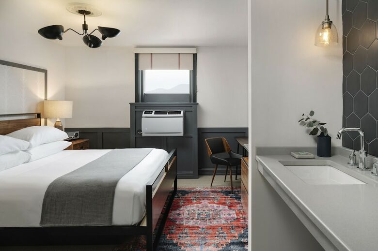 Clarion Hotel Morgan