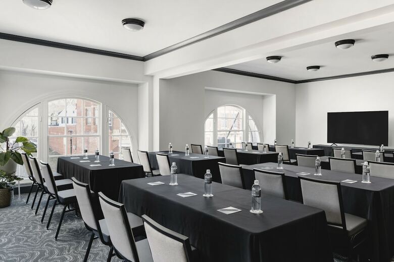 Clarion Hotel Morgan
