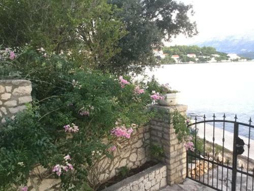 Seafront Garden Apartments Lumbarda