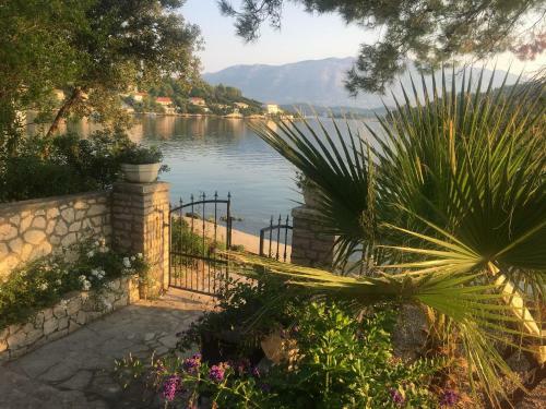 Seafront Garden Apartments Lumbarda