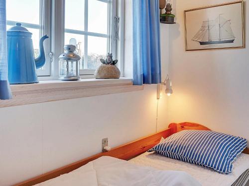 Two-bedroom Holiday Home In Svaneke 2