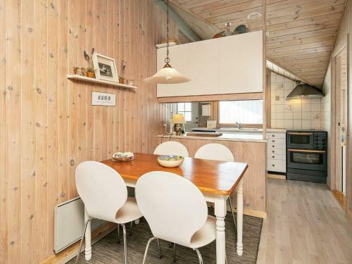 Three-bedroom Holiday Home In Strandby 1
