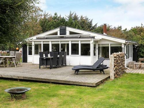 Cozy Cottage In L Kken With Large Garden