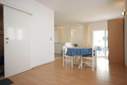 Apartment Makarska 6839a
