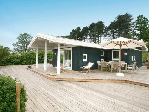 Three-bedroom Holiday Home In Hornb�k 1
