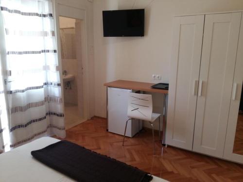 Hostal Double Room Arbanija 1125b