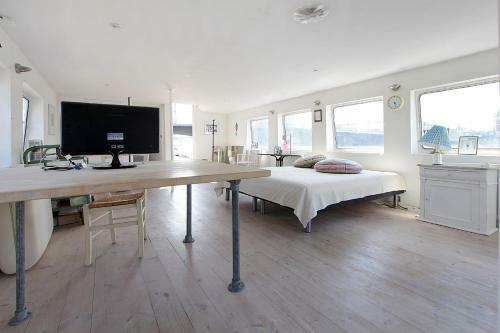 Copenhagen Houseboat