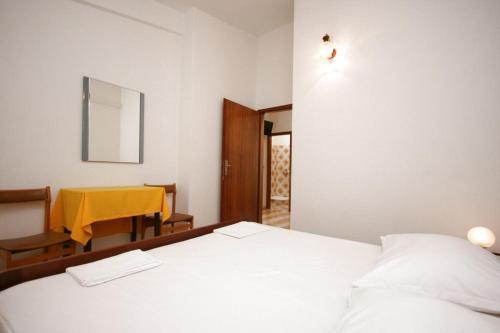 Apartment Makarska 6844a