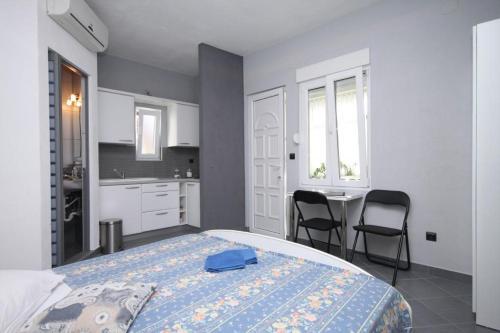 Apartments With A Parking Space Hvar - 8810