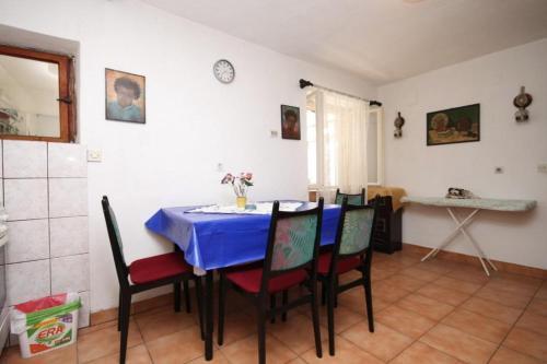 Apartments With A Parking Space Hvar - 8810