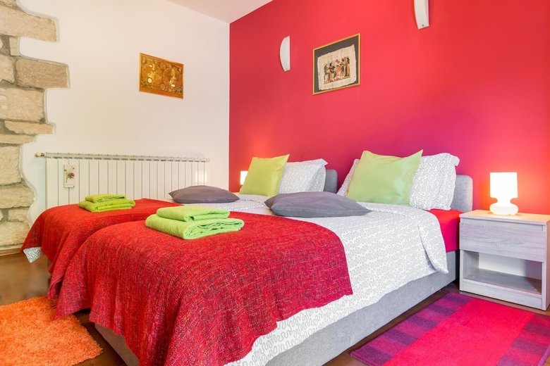 Hostal Top Center Rooms & Studio
