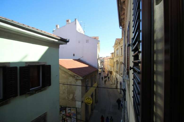 Hostal Top Center Rooms & Studio