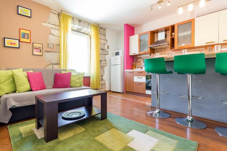 Hostal Top Center Rooms & Studio