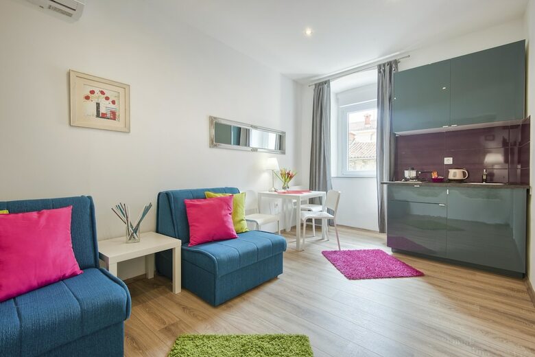 Hostal Top Center Rooms & Studio