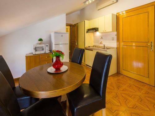 Apartment Pericic Zuti