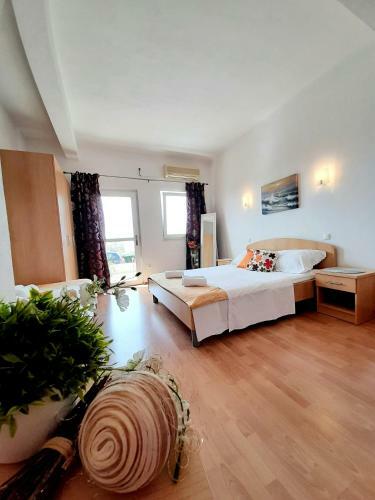 Apartments Akmadzic