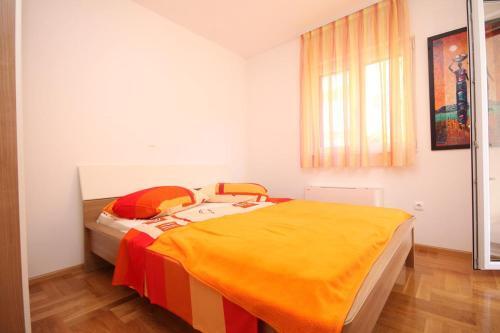 Apartment Makarska 3751e