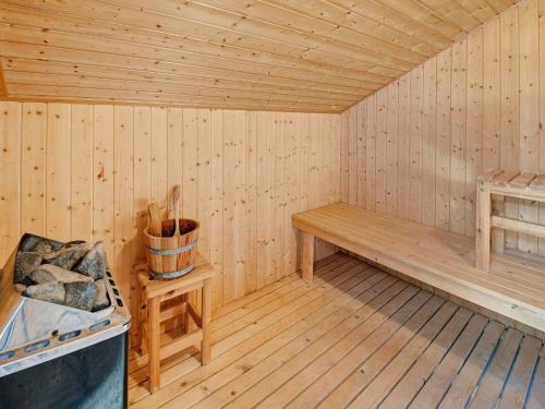 Three-bedroom Holiday Home In Nex� 12