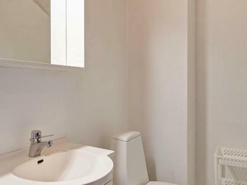 Three-bedroom Holiday Home In Nex� 12