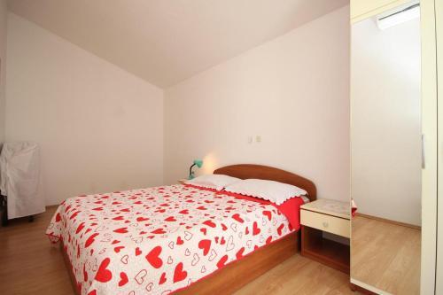 Apartments With A Parking Space Hvar - 4004