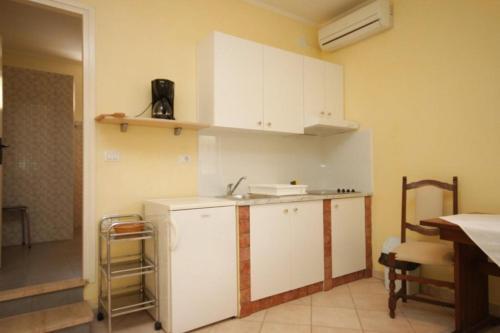 Apartments With A Swimming Pool Umag - 3358