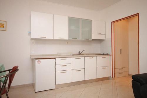 Apartments With A Swimming Pool Umag - 3358