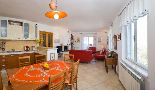 Villa Holiday Home Lukrecia
