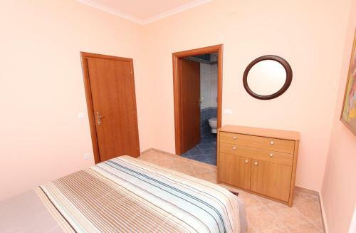 Hostal Apartments Casa Menis