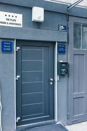 Hostal The Place Apartments Hebrangova