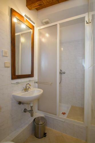 Hostal Rooms Livia