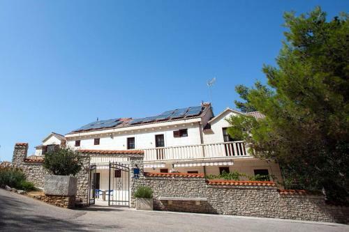 Apartment Pucisca 756d