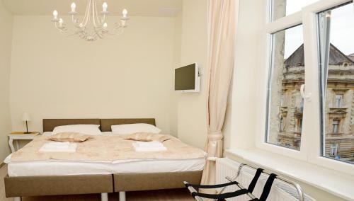 Hostal Flowers Premium Apartments & Rooms