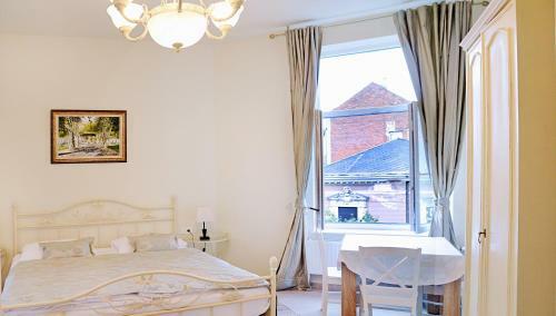 Hostal Flowers Premium Apartments & Rooms