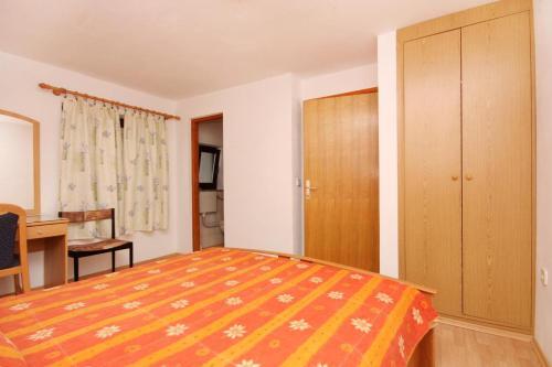 Apartment Vrbnik 5301a