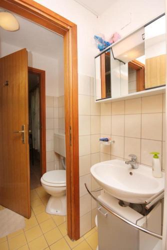 Apartment Vrbnik 5301a