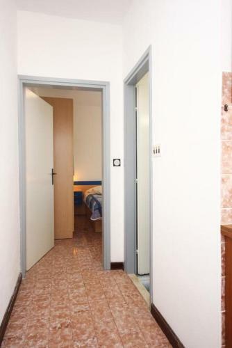 Apartment Lumbarda 4440a