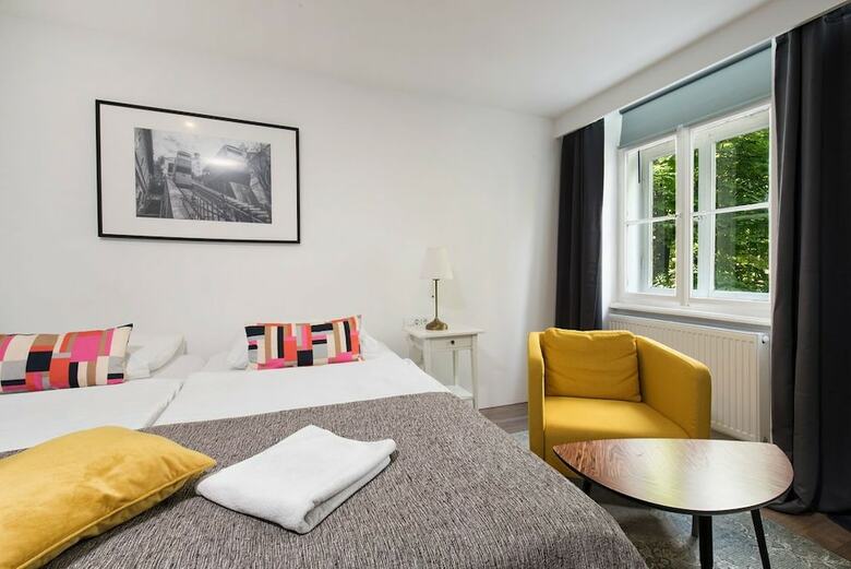 Hostal Tia Apartments And Rooms