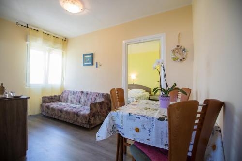 Apartment In Supetarska Draga 16064