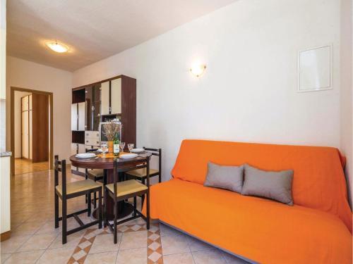 Two-bedroom Apartment Supetarska Draga 04