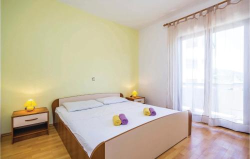 Two-bedroom Apartment Supetarska Draga 04
